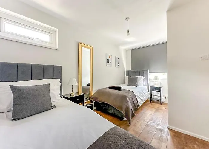 New Cosy Luxury 3 Bedroom House In Battersea London
