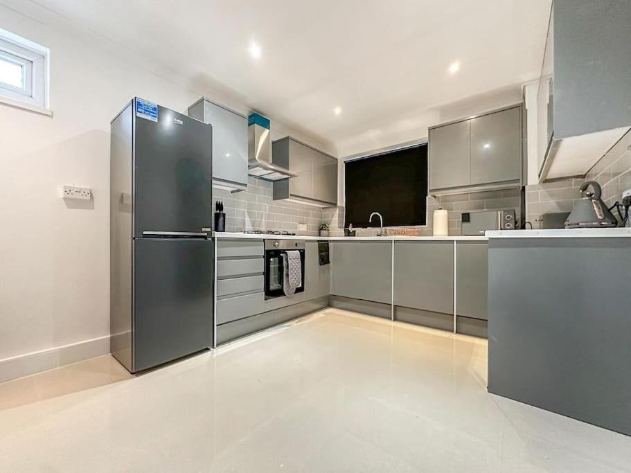 New Cosy Luxury 3 Bedroom House In Battersea Апартаменты