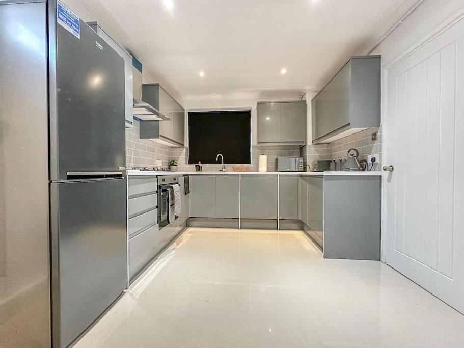 New Cosy Luxury 3 Bedroom House In Battersea Апартаменты