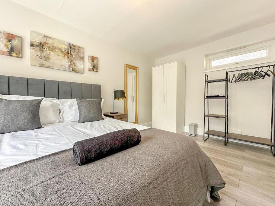 New Cosy Luxury 3 Bedroom House In Battersea Лондон