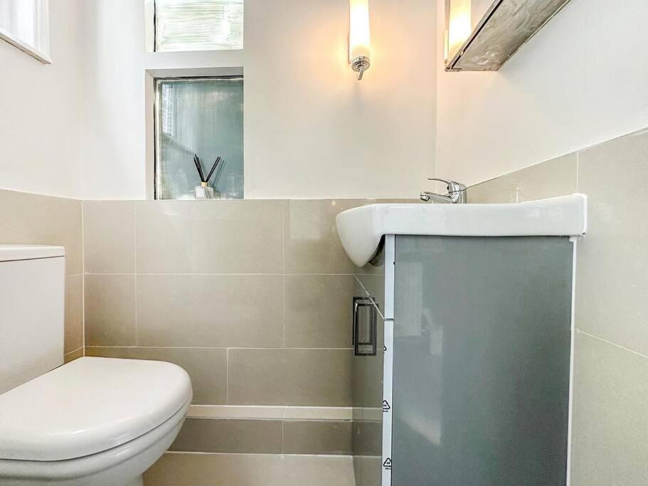 New Cosy Luxury 3 Bedroom House In Battersea Апартаменты *